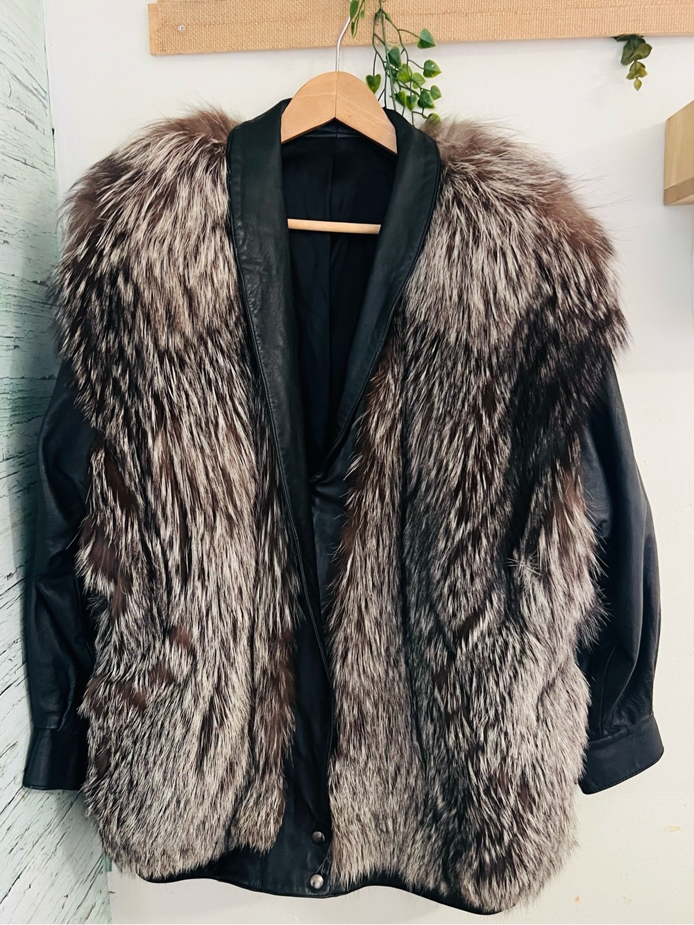 Saga Fox Fur Coat Vintage/ Leather Sleeves/ Canada/ Clean/ Like New